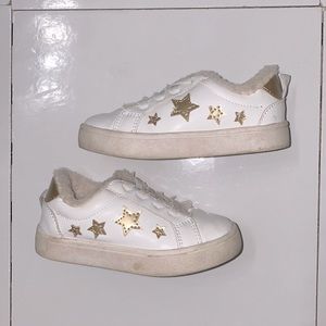 Baby Gap ivory leather sneakers with gold stars. Faux fur lining. Slip on. Size6